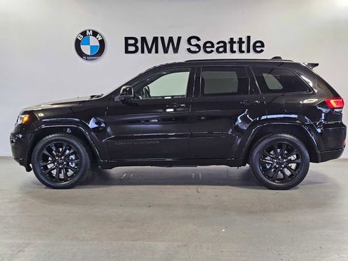 Used 2021 Jeep Grand Cherokee Laredo X image 3