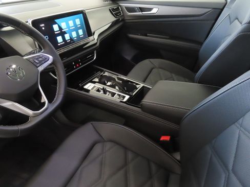 New 2026 Volkswagen Atlas Cross Sport SE image 22