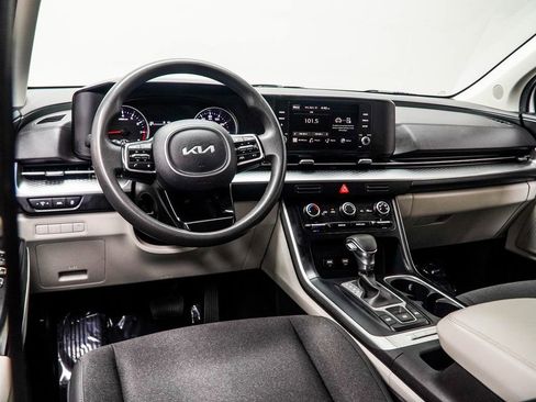 Used 2024 Kia Carnival LX image 5