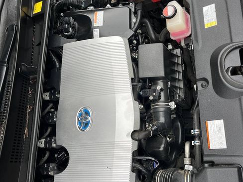 Used 2016 Toyota Prius Two FWD image 3
