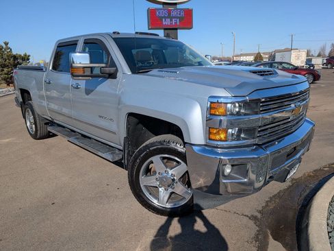 Used 2018 Chevrolet Silverado 2500 LTZ image 3