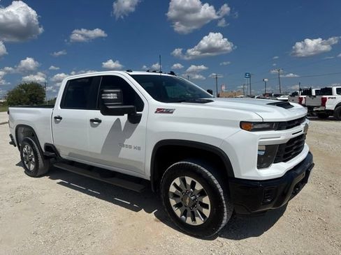Used 2026 Chevrolet Silverado 2500 Custom w/ Custom Value Package AWD/4WD image 5