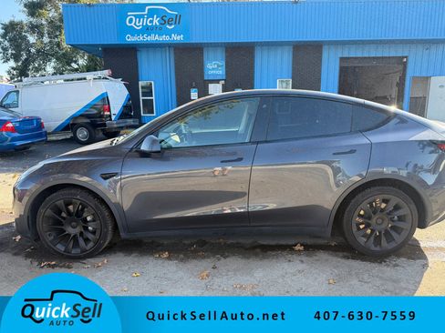 Used 2021 Tesla Model Y Long Range image 1