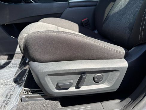 Used 2025 Nissan Rogue SV FWD image 22