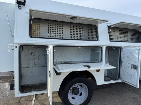 Used 2021 Ford F450 XL w/ Power Equipment Group image 24