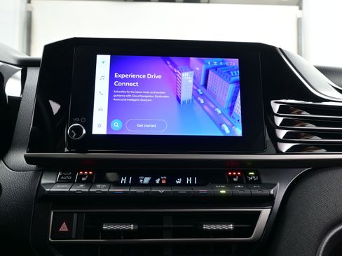 Used 2025 Toyota Camry LE w/ Convenience Package image 19