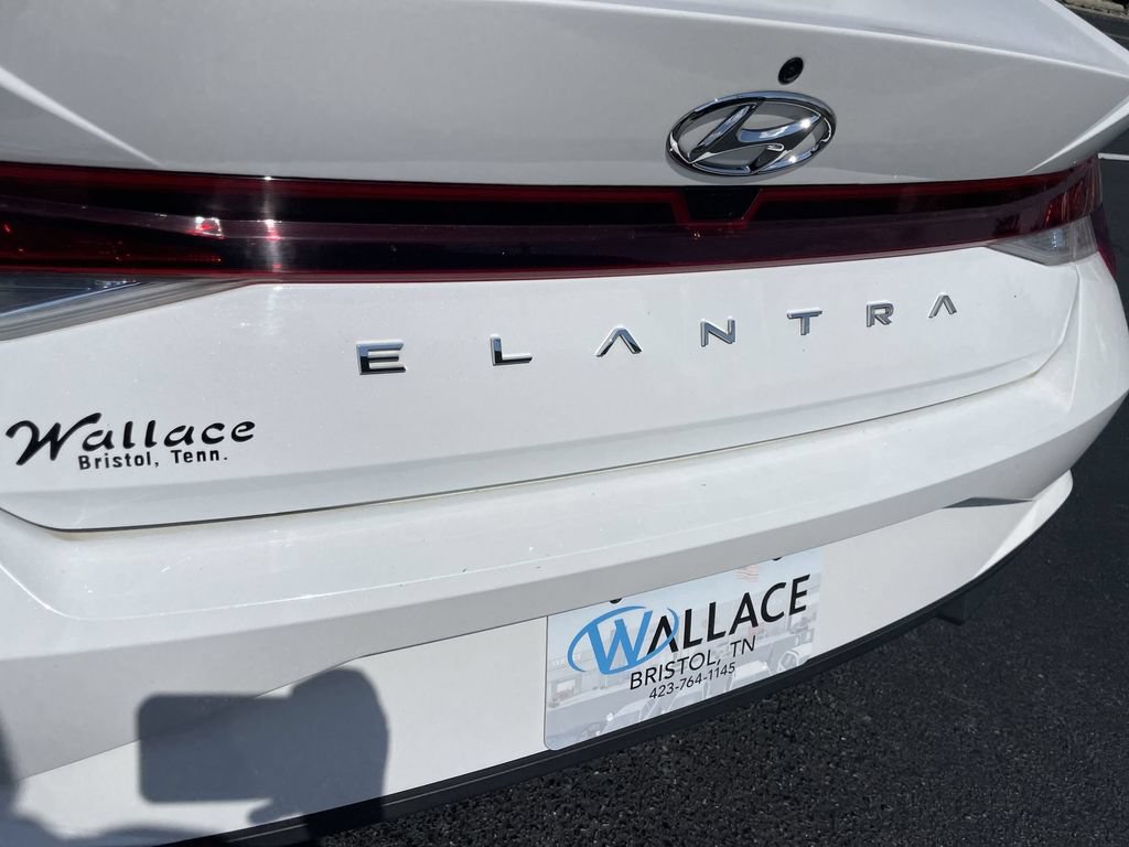 Used 2023 Hyundai Elantra SEL w/ Cargo Package FWD image 6