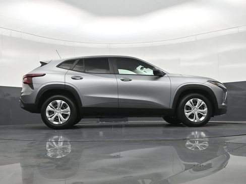 Used 2024 Chevrolet Trax LS w/ Driver Confidence Package FWD image 28
