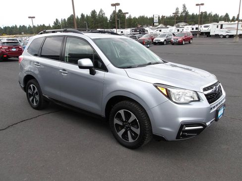 Used 2017 Subaru Forester 2.5i Premium w/ All-Weather Package AWD/4WD image 7