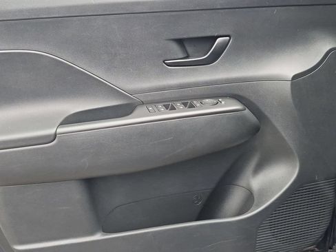Used 2025 Hyundai Kona SEL FWD image 11