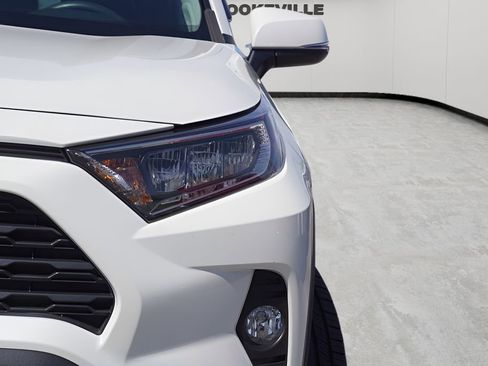 Used 2021 Toyota RAV4 XLE Premium image 5