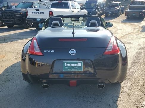 Used 2017 Nissan 370Z Touring image 10