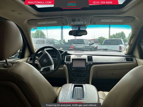 Used 2013 Cadillac Escalade Premium image 13