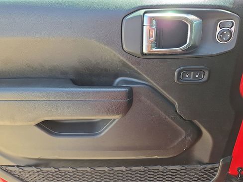 Used 2025 Jeep Wrangler Unlimited Rubicon image 21