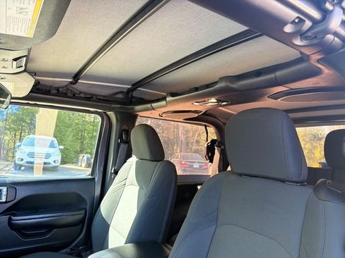 Used 2021 Jeep Wrangler Sport AWD/4WD image 21