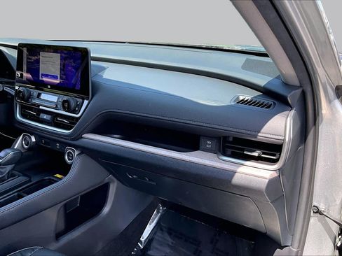 Used 2024 Toyota Grand Highlander AWD image 19