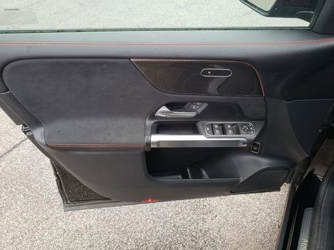 Used 2023 Mercedes-Benz GLB 250 4MATIC image 10