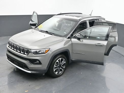 Used 2024 Jeep Compass Limited image 59
