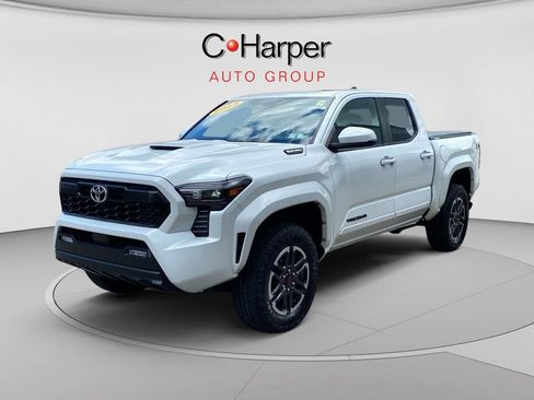 Used 2025 Toyota Tacoma TRD Sport w/ TRD Sport Upgrade Package AWD/4WD image 7