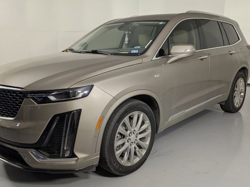 Used 2022 Cadillac XT6 Premium Luxury w/ Technology Package image 3