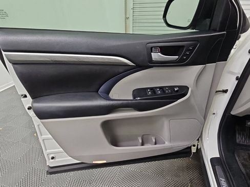 Used 2017 Toyota Highlander Limited FWD image 33