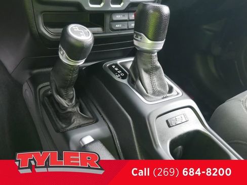 Used 2021 Jeep Wrangler Sport AWD/4WD image 29
