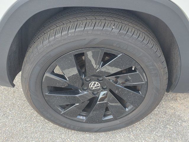 Used 2024 Volkswagen Atlas Cross Sport SE w/ Panoramic Sunroof Package AWD/4WD image 15