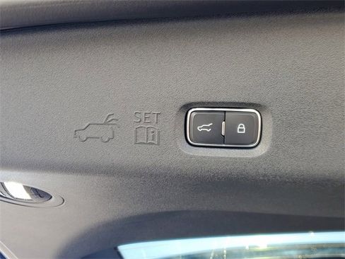 New 2025 Ford Expedition Active image 9