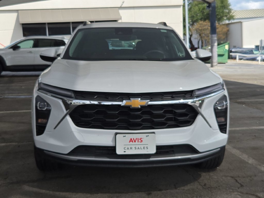 Used 2026 Chevrolet Trax LT FWD image 2