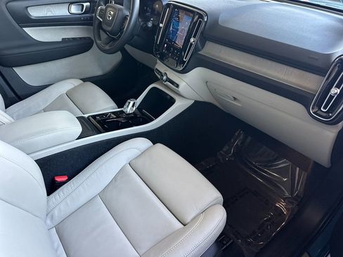 Certified 2023 Volvo XC40 B5 Ultimate w/ Protection Package Premier AWD/4WD image 15