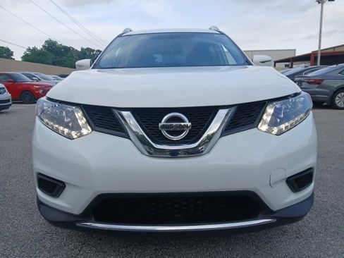 Used 2016 Nissan Rogue S w/ Appearance Package FWD image 2