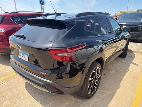 Used 2025 Chevrolet Trax RS FWD image 5