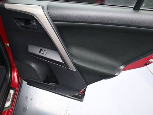 Used 2018 Toyota RAV4 LE image 32