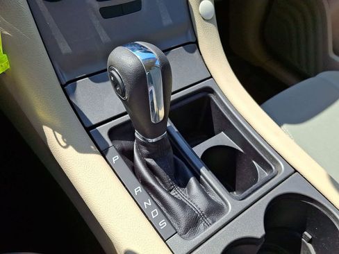 Used 2018 Ford Taurus SE FWD image 21