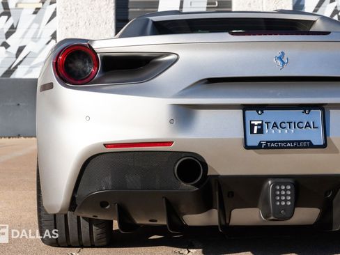 Used 2019 Ferrari 488 Spider image 15