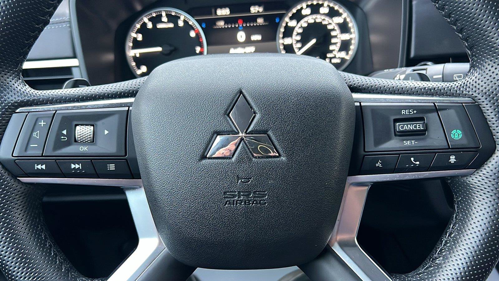 Used 2024 Mitsubishi Outlander SE AWD/4WD image 29