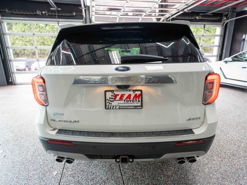 Used 2023 Ford Explorer Platinum w/ Technology Package AWD/4WD image 3