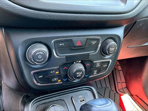 Used 2020 Jeep Compass Trailhawk AWD/4WD image 21