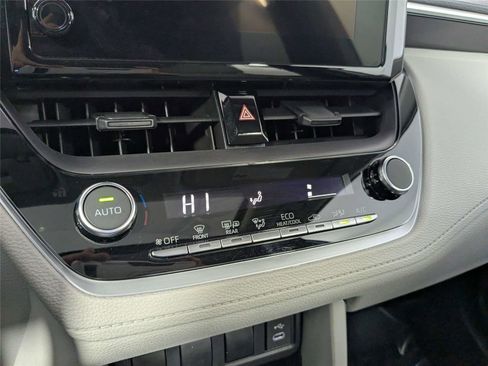 Used 2024 Toyota Corolla Cross LE w/ Moonroof Package image 32