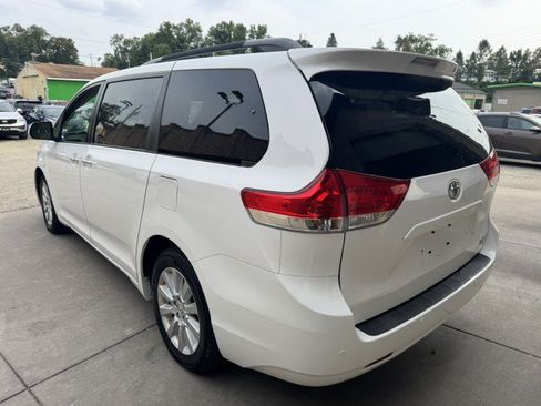 Used 2014 Toyota Sienna XLE w/ Entertainment Package AWD/4WD image 6