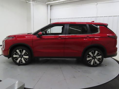 New 2025 Mitsubishi Outlander SE image 6