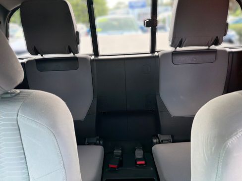 Used 2018 Toyota Tacoma SR5 AWD/4WD image 16