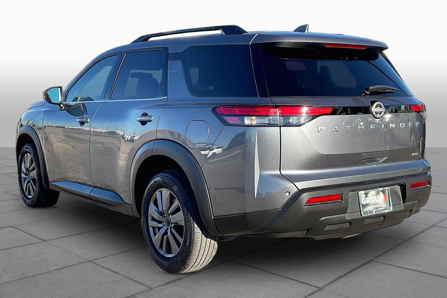 Used 2025 Nissan Pathfinder SV AWD/4WD image 11