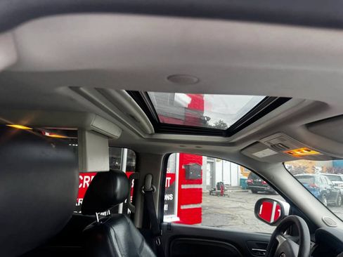 Used 2011 GMC Yukon Denali AWD/4WD image 14