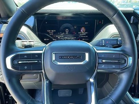 Used 2025 GMC Yukon XL Denali AWD/4WD image 21