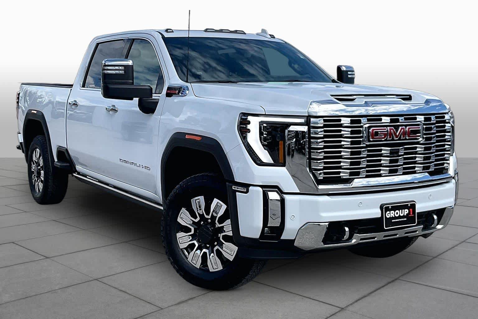Used 2026 GMC Sierra 2500 Denali w/ Denali Reserve Package AWD/4WD image 3