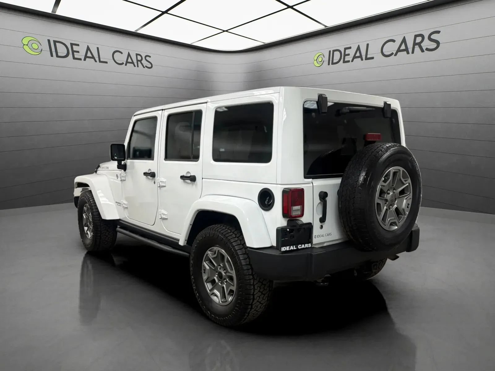 Used 2015 Jeep Wrangler Unlimited Rubicon w/ Connectivity Group AWD/4WD image 7