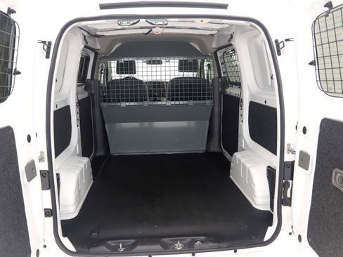 Used 2020 Nissan NV200 SV w/ Sliding Glass Door Package image 11