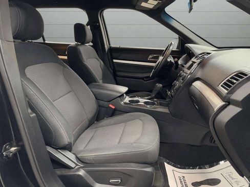 Used 2017 Ford Explorer XLT FWD image 28