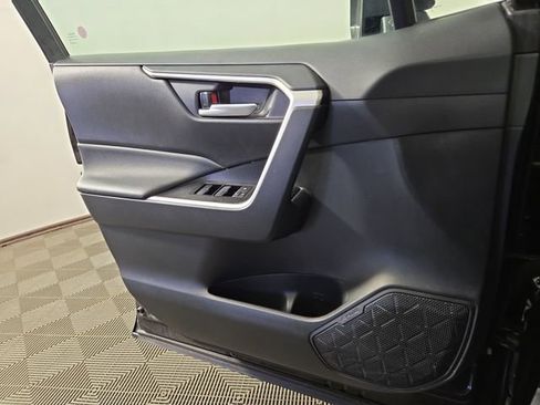Used 2025 Toyota RAV4 XLE FWD image 29